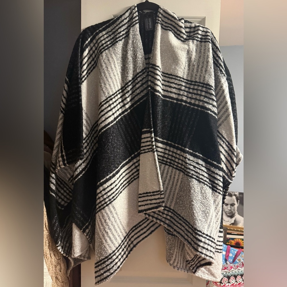 Express Plaid Shawl
